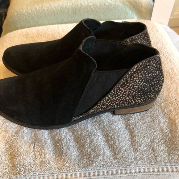 Shoes slip on size 7 - Picture 2 of 9